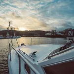 Botel No Limit Charter Bateau Avec Parking Prive Proche Centre-ville