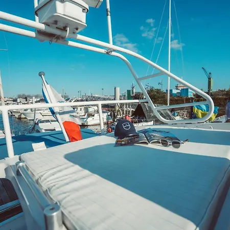 No Limit Charter Bateau Avec Parking Prive Proche Centre-ville Hotel na wodzie Rouen