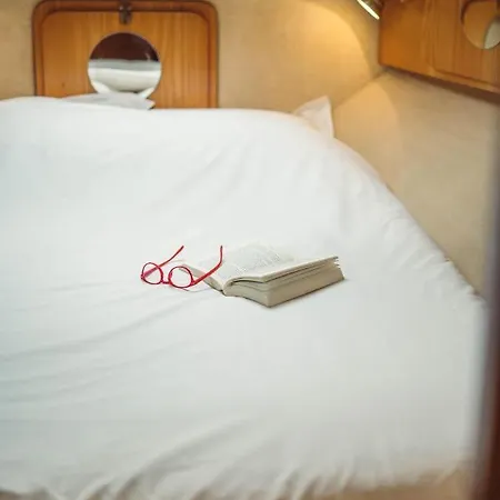 No Limit Charter Bateau Avec Parking Prive Proche Centre-ville Hotel na wodzie