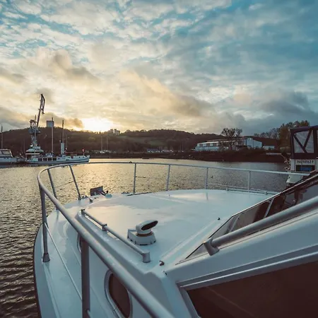 Úszó hotel No Limit Charter Bateau Avec Parking Prive Proche Centre-ville
