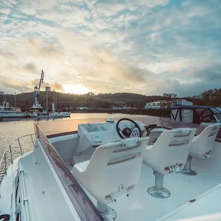 Hotel na wodzie No Limit Charter Bateau Avec Parking Prive Proche Centre-ville *