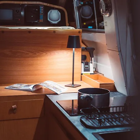 No Limit Charter Bateau Avec Parking Prive Proche Centre-ville Hotel na wodzie Rouen