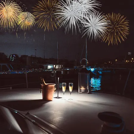 No Limit Charter Bateau Avec Parking Prive Proche Centre-ville Hotel na wodzie *