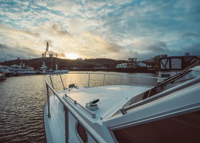 Botel No Limit Charter Bateau Avec Parking Prive Proche Centre-ville